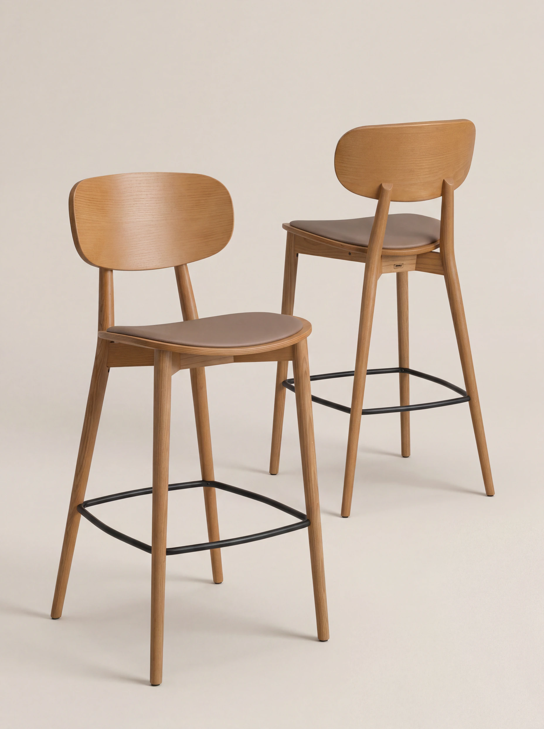 Bar stool in Wood